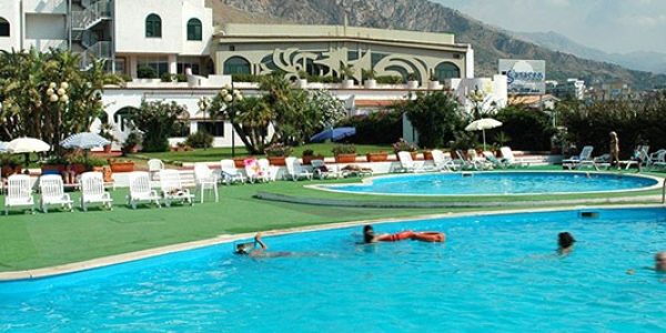 piscina-saracens-sands-hotel